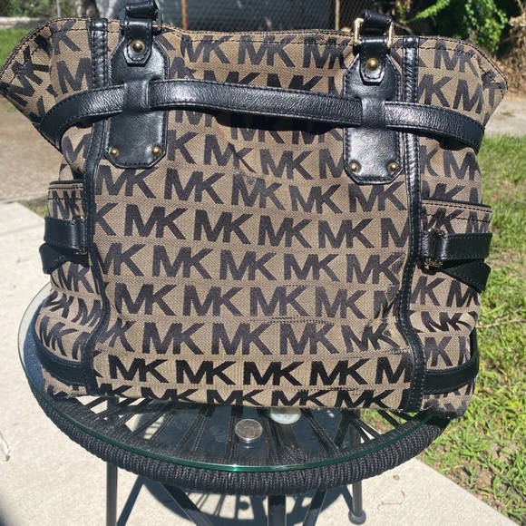 Michael Kors Purse - Picture 1 of 6